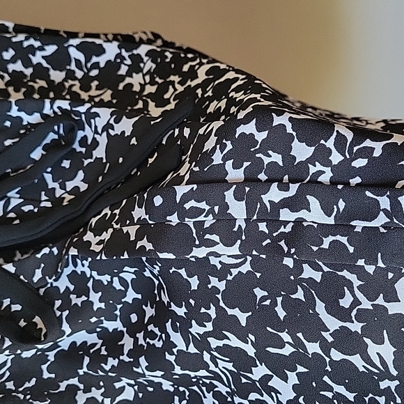 Sleeveless Tommy Hilfiger Blouse - Picture 7 of 7